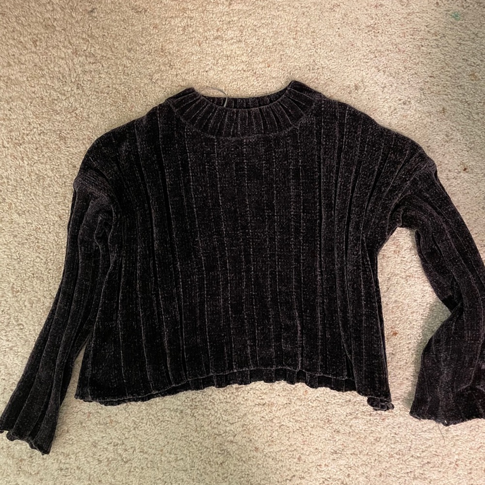 WILD FLOWER XS/S plushy eggplant purple sweater
